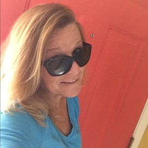 Meet your Posher, Deborah